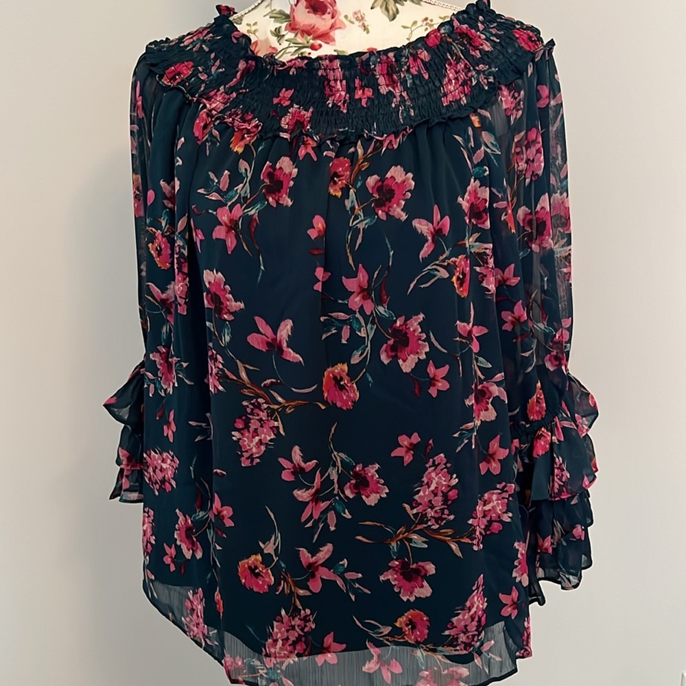 CeCe Long Sleeve Floral Moment Blouse w/Ruffle Cuff - Picture 3 of 9